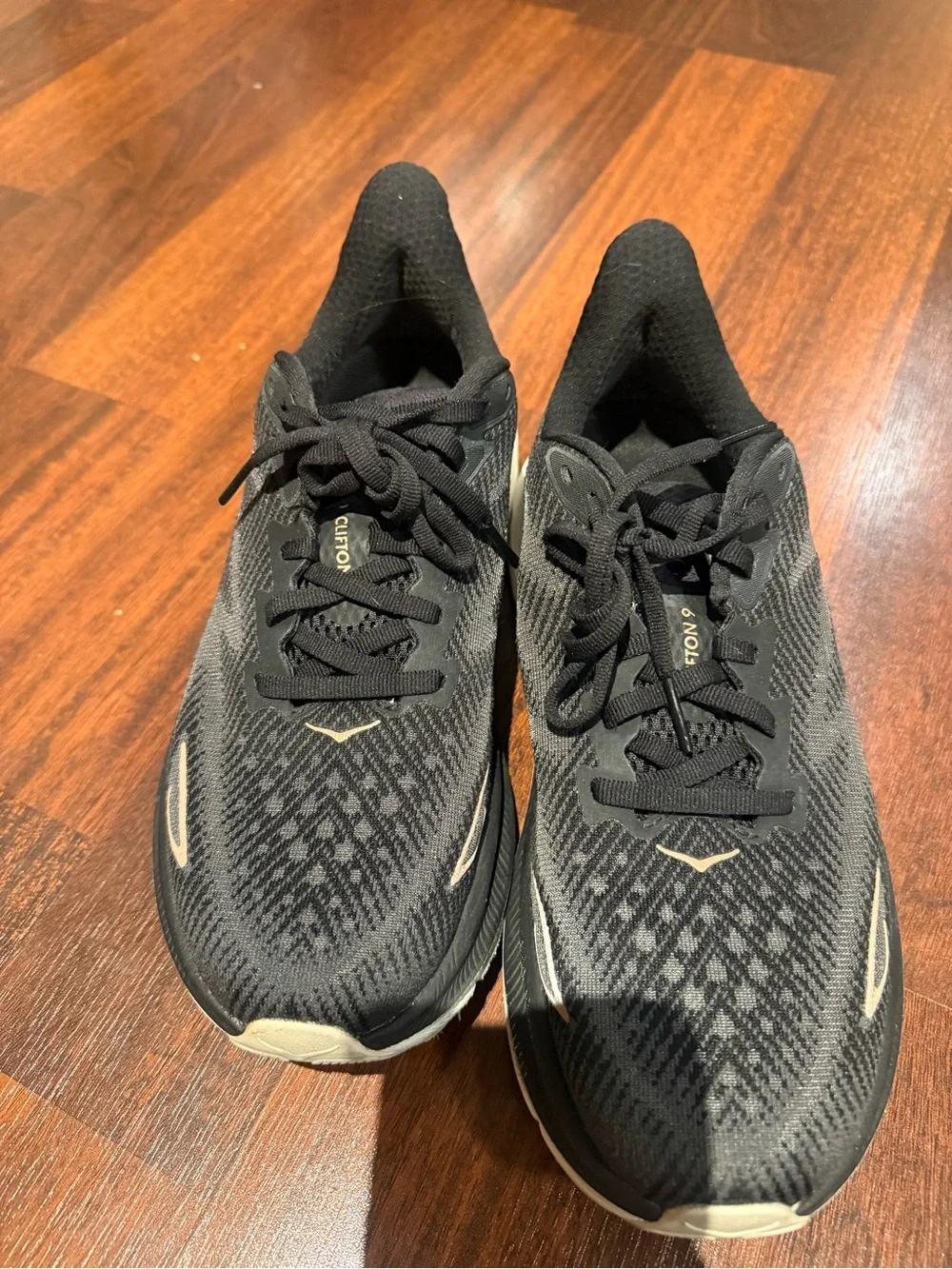 Hoka Clifton 9 Shoes, Size 8.5